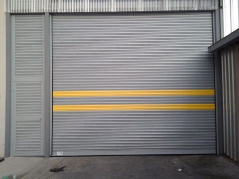 Sənaye tipli avtomatik jalüz qapı - Material: dayanıqlı metal — Bakı