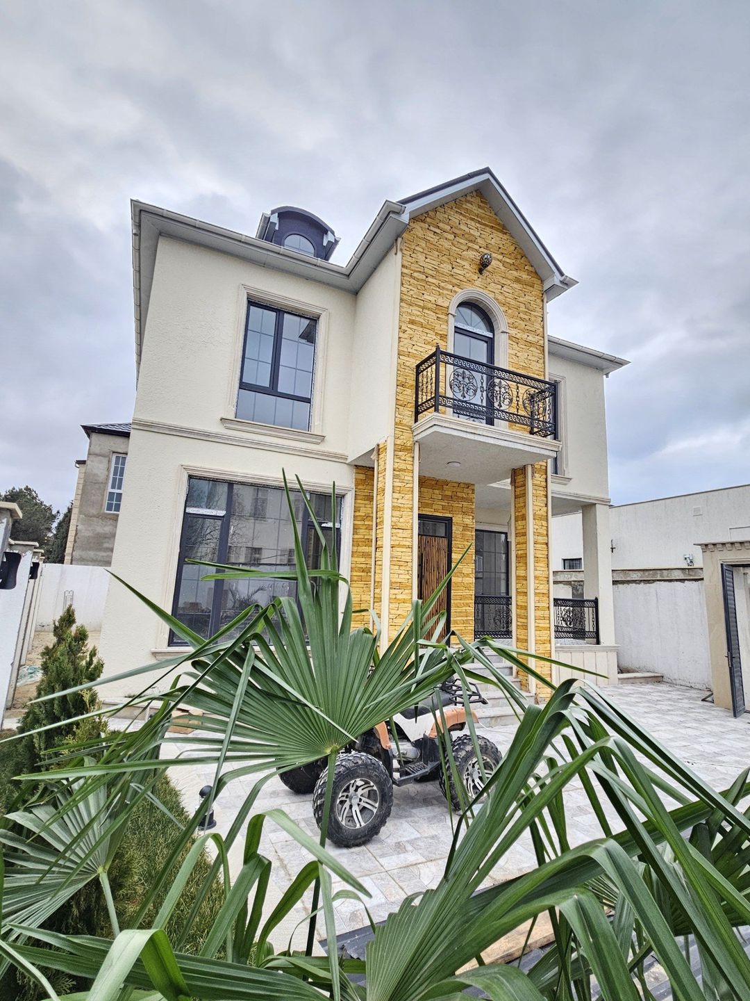 Satılır 4 otaqlı həyət evi/bağ evi 200 m² — Ev, villa, Bakı (2)