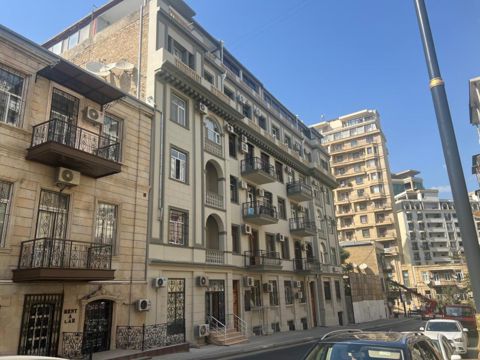 Satılır 3 otaqlı köhnə tikili 110 m² — Bakı