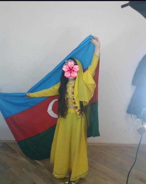 Milli və hind geyimi — Bakı