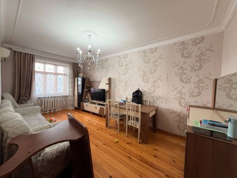 Satılır 3 otaqlı köhnə tikili 75 m² — Bakı