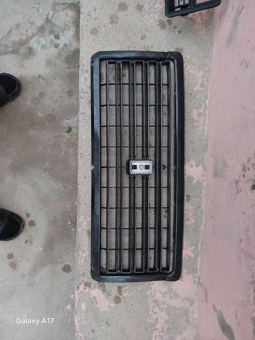 VAZ 2107 radiator barmaqlığı maşının üsdünnən çıxıb — Kuzov hissələri, Sumqayıt