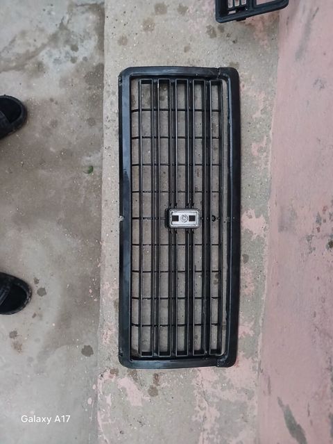 VAZ 2107 radiator barmaqlığı maşının üsdünnən çıxıb — Sumqayıt