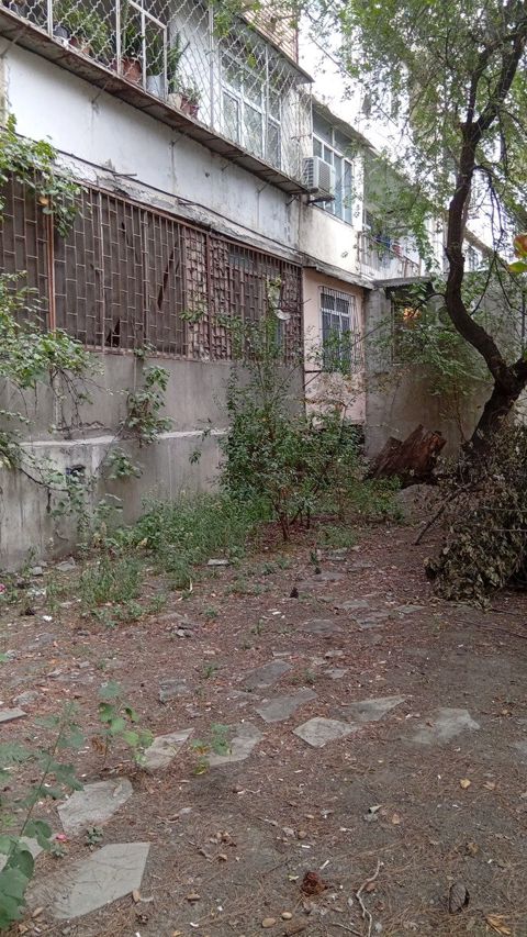 Satılır 5 otaqlı köhnə tikili 115 m² — Bakı