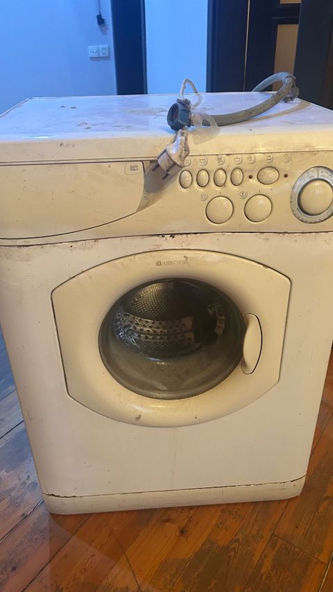 Paltaryuyan maşın Hotpoint Ariston, 6 kq, Təmirə ehtiyacı var, Avtomat, Qurutmasız, Kredit var, Ünvandan götürmə, Ödənişli çatdırılma, Rayonlara çatdırılma — Bakı