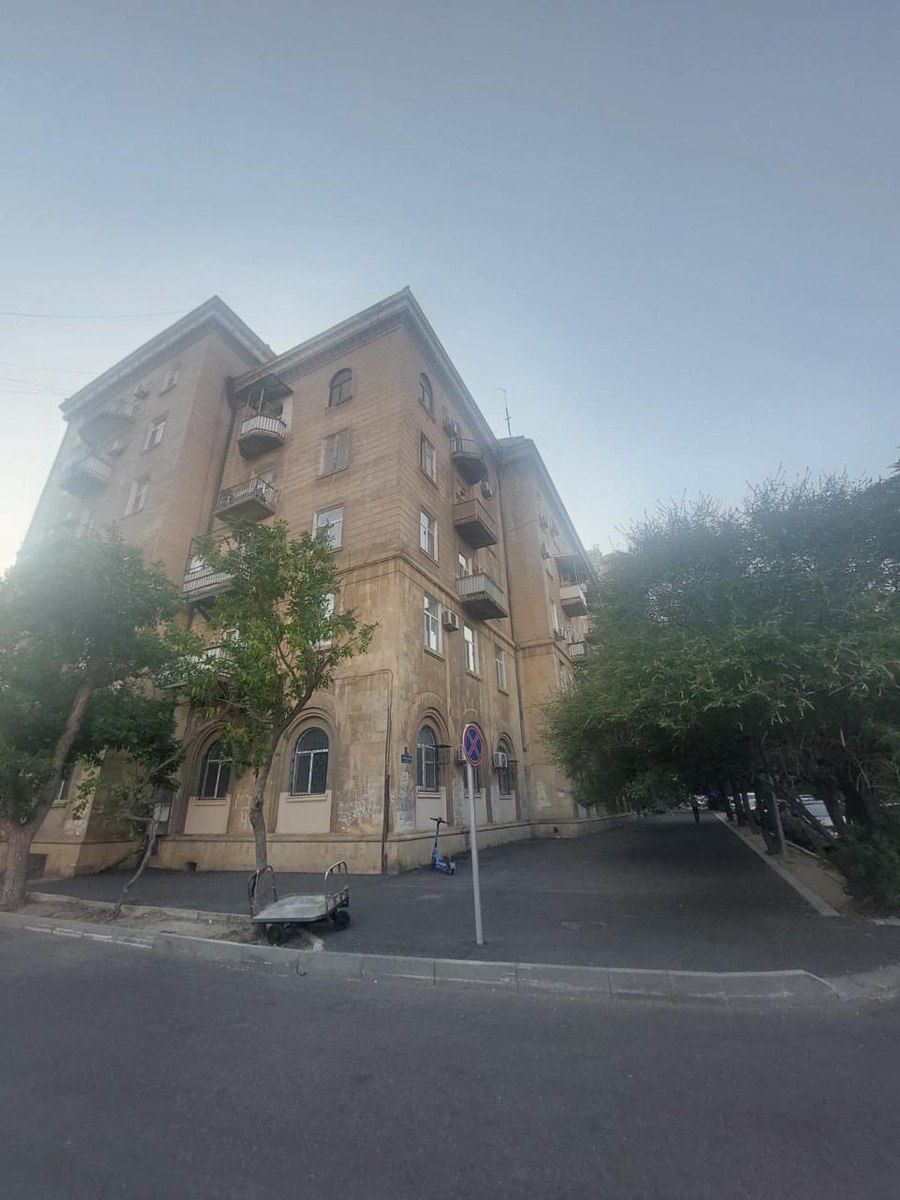 Satılır 2 otaqlı köhnə tikili 60 m² — Mənzil, Bakı