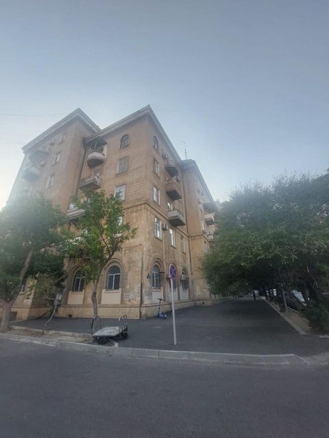 Satılır 2 otaqlı köhnə tikili 60 m² — Bakı