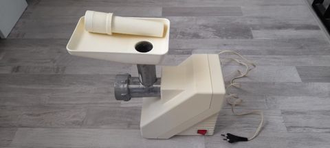 Ət və şirə çəkən — Bakı