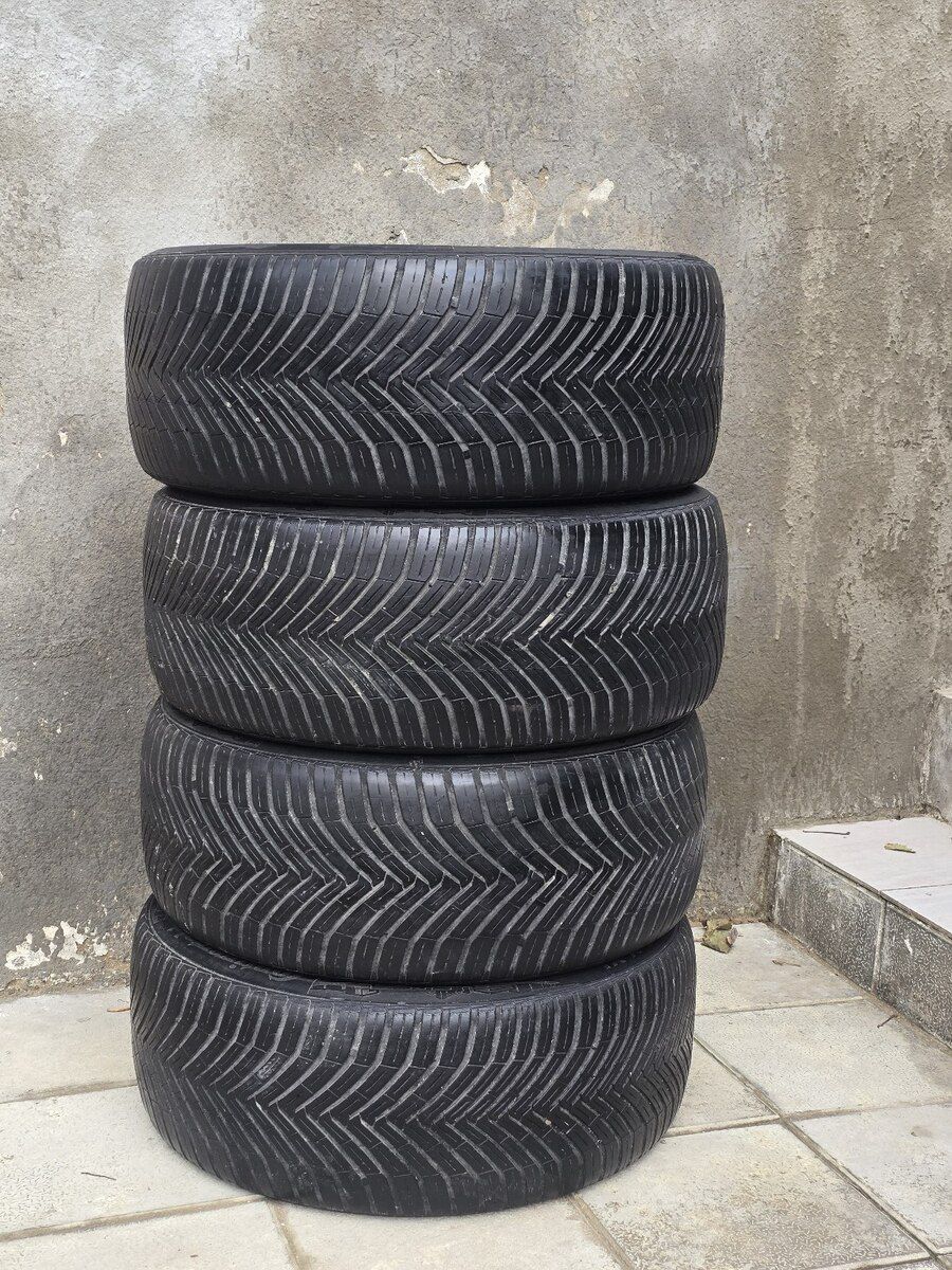 Continental şinləri 235/45 R18 — Ehtiyat hissələri və aksesuarlar, Bakı (2)