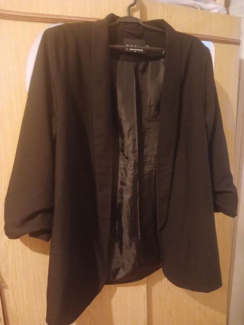 Materiyali super Brend: Pıeces Model: qadın blezeri Ölçü: XXL — Mingəçevir