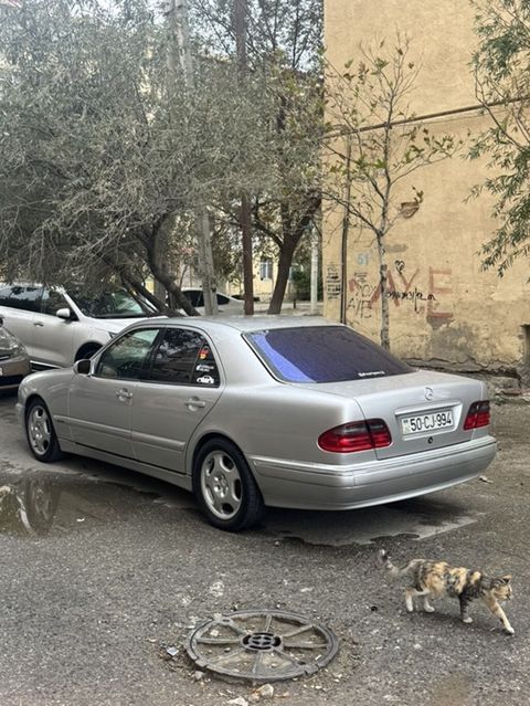 Mercedes-Benz E-Class: 2.2 l 2000 il Sedan — Sumqayıt
