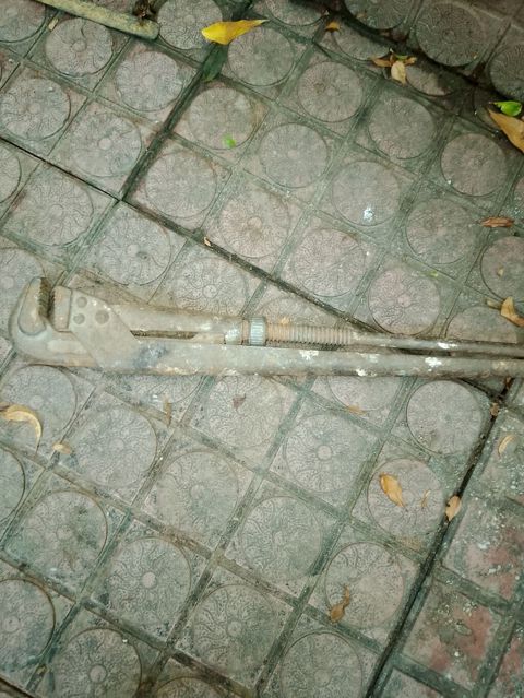Böyük ölçülü boru açarı (tısbağa açarı) - Material: tam metal — Bakı