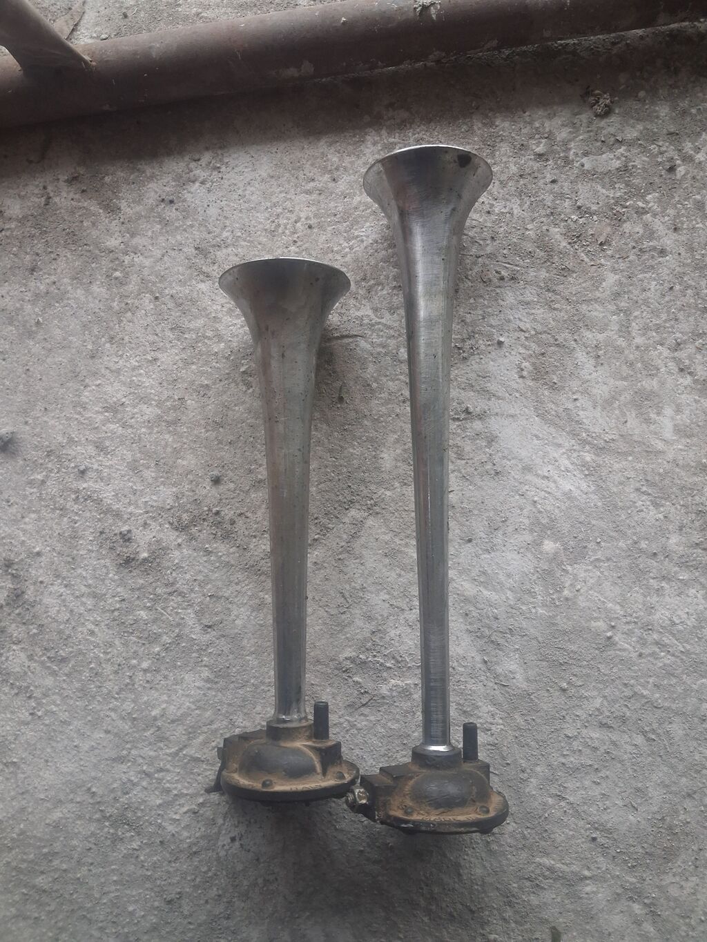 İki ədəd metal hava siqnalı (klakson) komplekti. - Tip: İkili truba — Digər, Gəncə