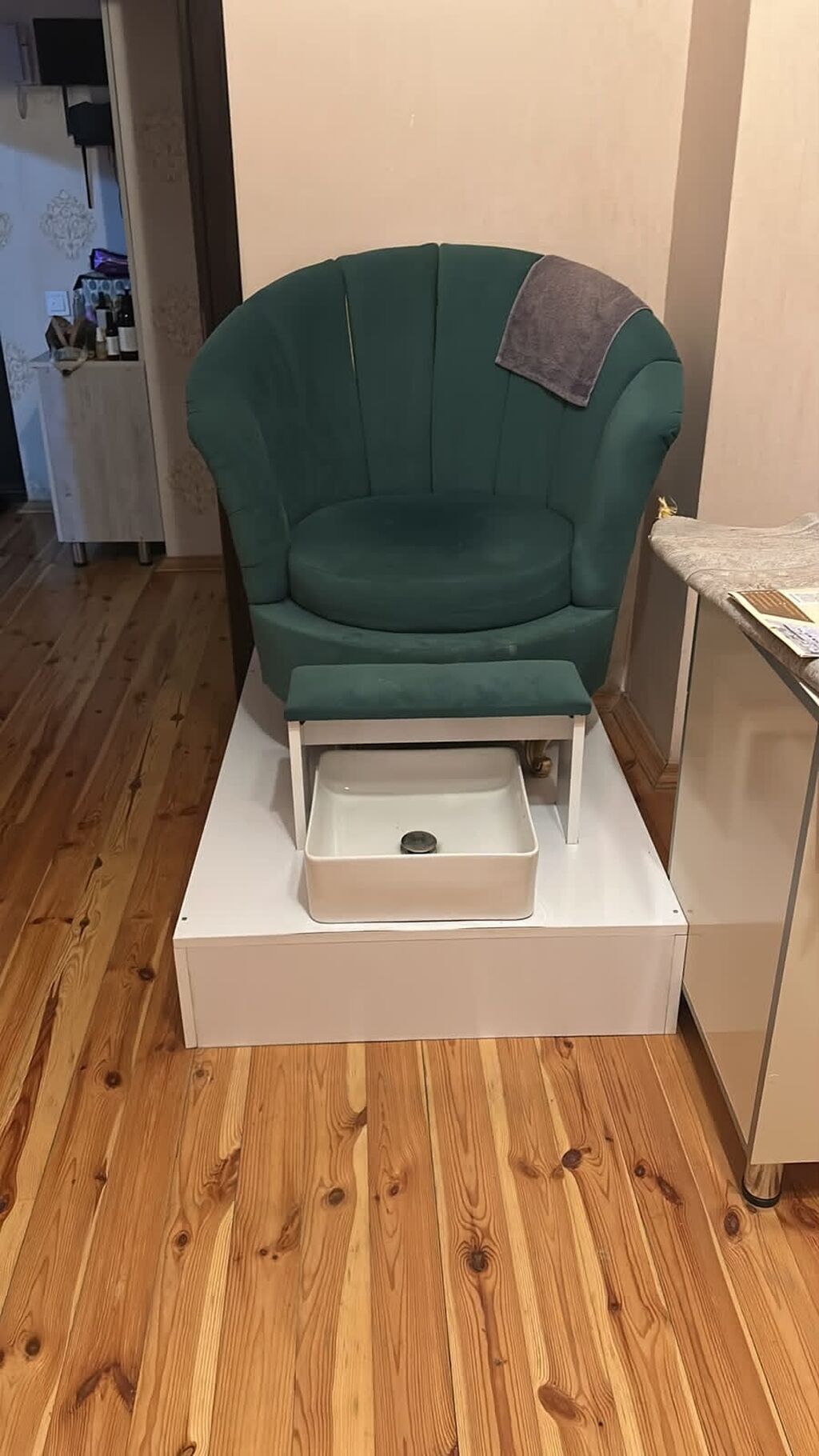 Pedikür stolu vannası 180 azn satılır az işlənib tək kreslonu 250m — Salon mebeli, Bakı