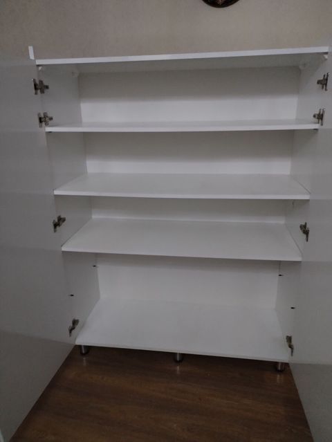 Ağ rəngli iki qapılı şkaf - Material: laminat/MDF tipli taxta səth — Digah