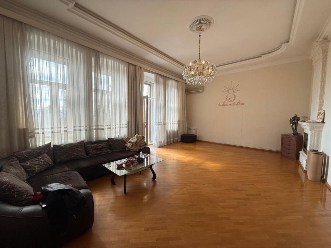 Satılır 4 otaqlı köhnə tikili 160 m² — Mənzil, Bakı (7)
