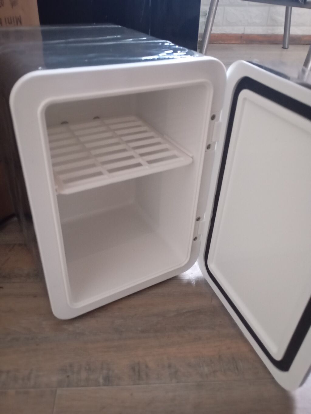 Təzə Mini soyuducu/isitmə funksiyalı termoelektrik cihaz kosmetika — Avtomobil üçün soyducu, Bakı (2)