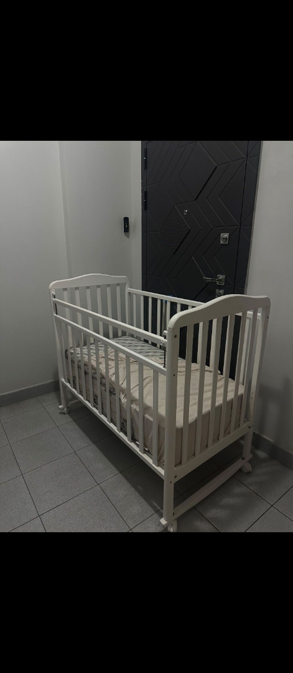 Oğlan və qız üçün, İşlənmiş, Dördbucaq, Beşik, Dəstsiz, Matras ilə, Yellənmə mexanizmsiz — Bəşikləri, Bakı (5)