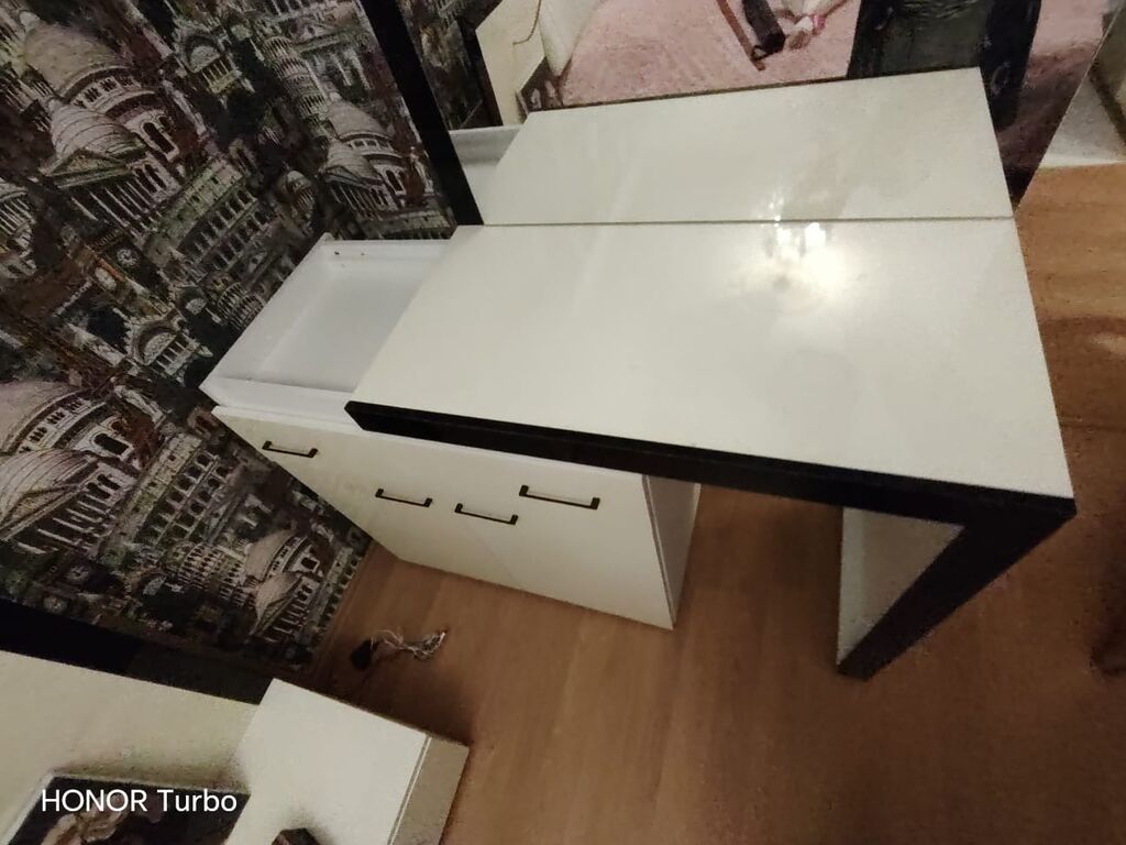 Yataq otağı mebel dəsti Türkiyə istehsalı Tərkibi: - Çarpayı: ağ — Yataq otağı mobilya dəstləri, Bakı (3)