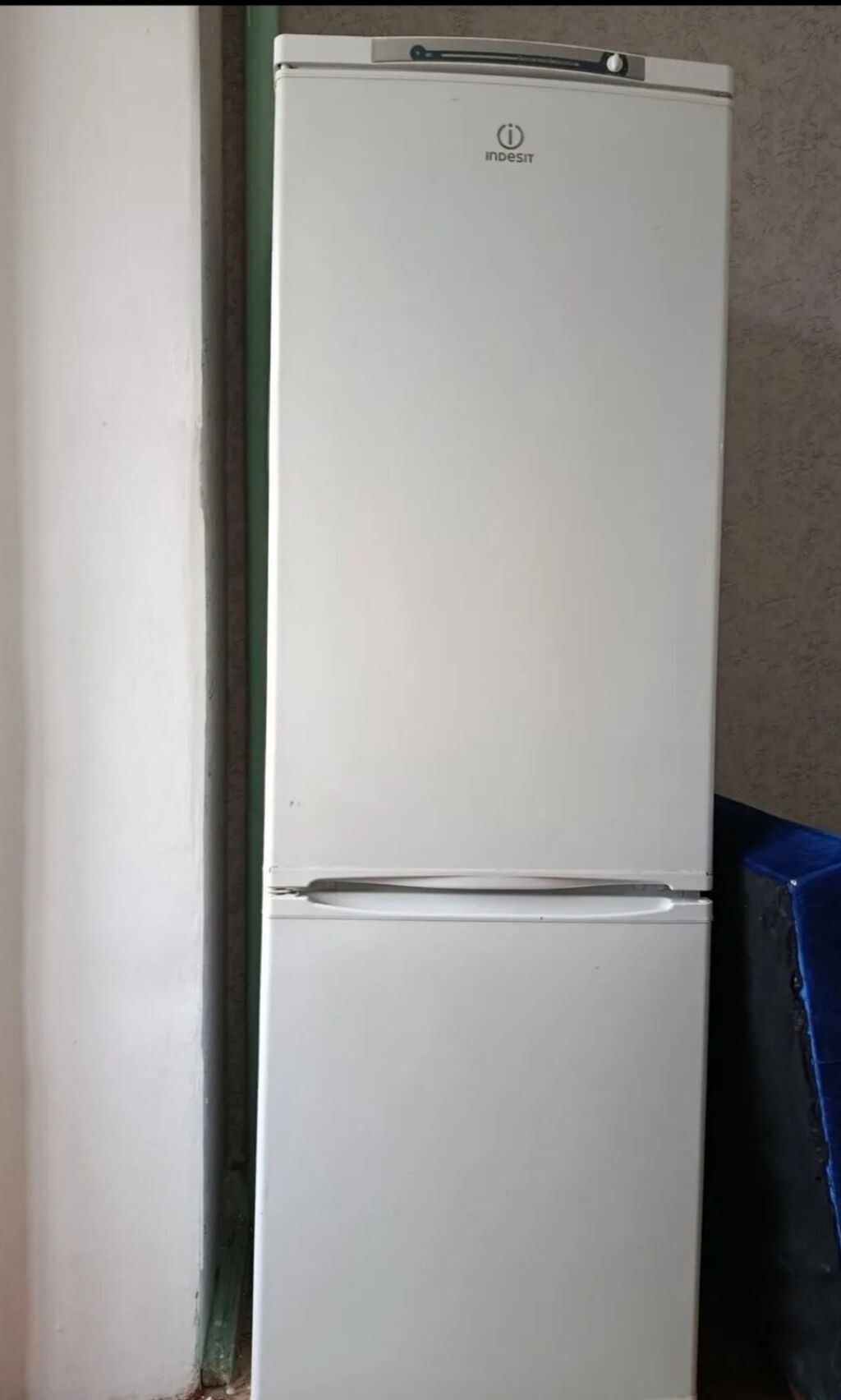 Indesit iki bölməli soyuducu. buzxanasi ela vəziyyətdədir o biri — Soyuducular, Saray