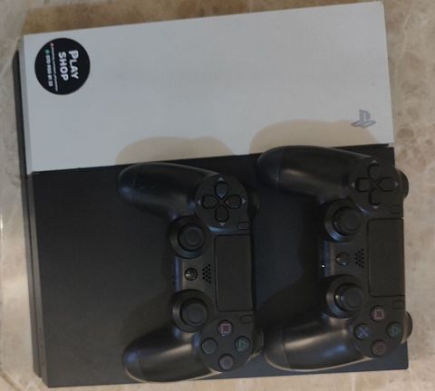 PlayStation 4 (PS4) Slim – 500 GB - Rəng: İki tonlu (ağ və qara üst — 499 ₼ · Digah · Oyun konsolları PlayStation 4 (PS4) Slim – 500 GB - Rəng: İki tonlu (ağ və qara üst — Digah