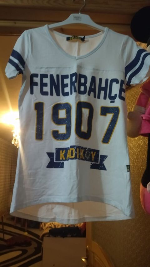 Fenerbahçe temalı qadın köynəyi - Rəng: ağ, lacivərt və sarı detallar — Şəki
