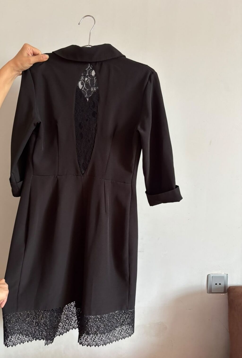 Qara rəngli zərif paltar - Model: düyməli, yaxalıqlı, dizə yaxın — Gündəlik paltarlar, Bakı
