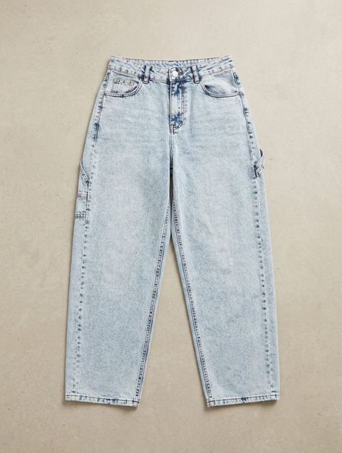 Qadınlar üçün açıq mavi “acid wash” effektli jeans - Kəsim — Təbriz