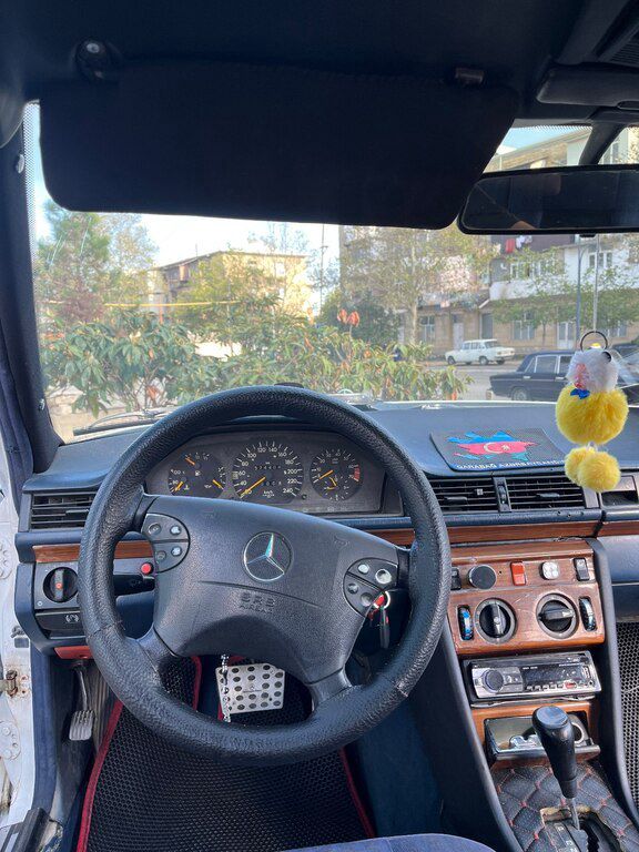 Mercedes 220 E, 2.2 L, 1992 il, 350 310 km — Avtomobillər, Gəncə (2)