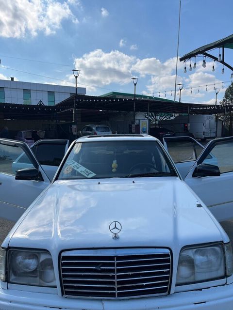 Mercedes 220 E, 2.2 L, 1992 il, 350 310 km — Gəncə