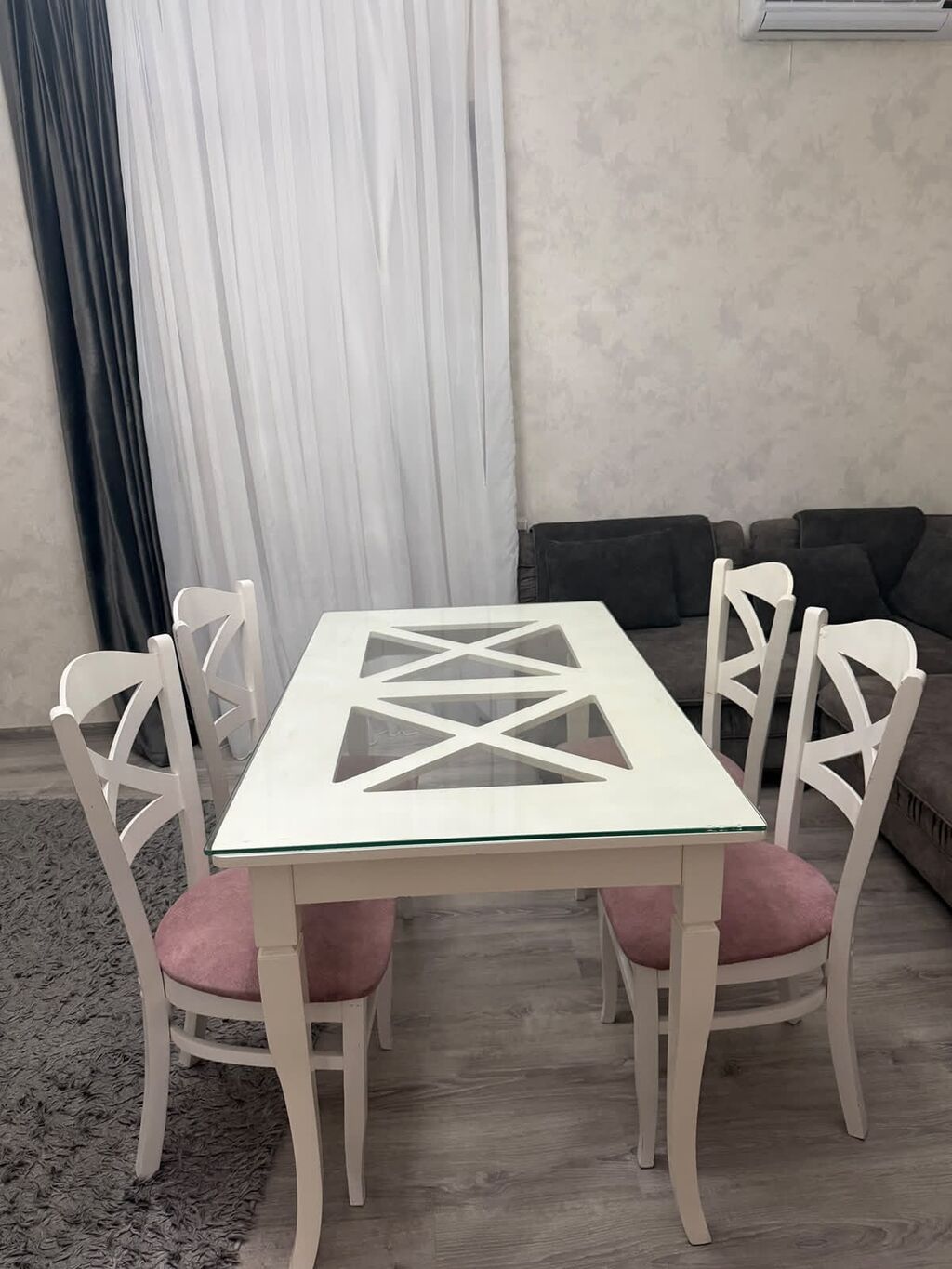 Stol, 4 stul birlikdə 199 azn satılır Heç bir poblemi yoxdur Ünvan — Mebel, Bakı