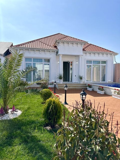 Satılır 5 otaqlı həyət evi/bağ evi 200 m² — Bakı