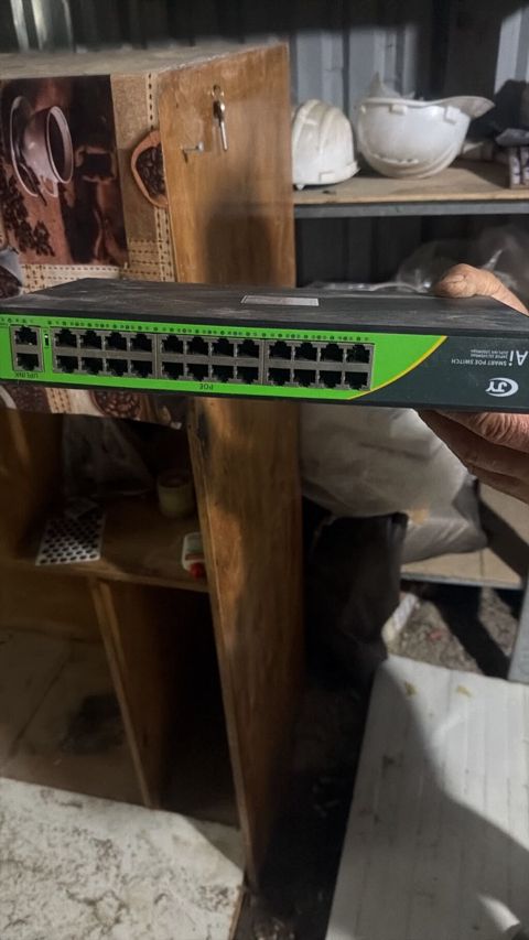 24-Port Gigabit PoE Switch - Model qeydində: “24 Gigabit Standard PoE — Bakı