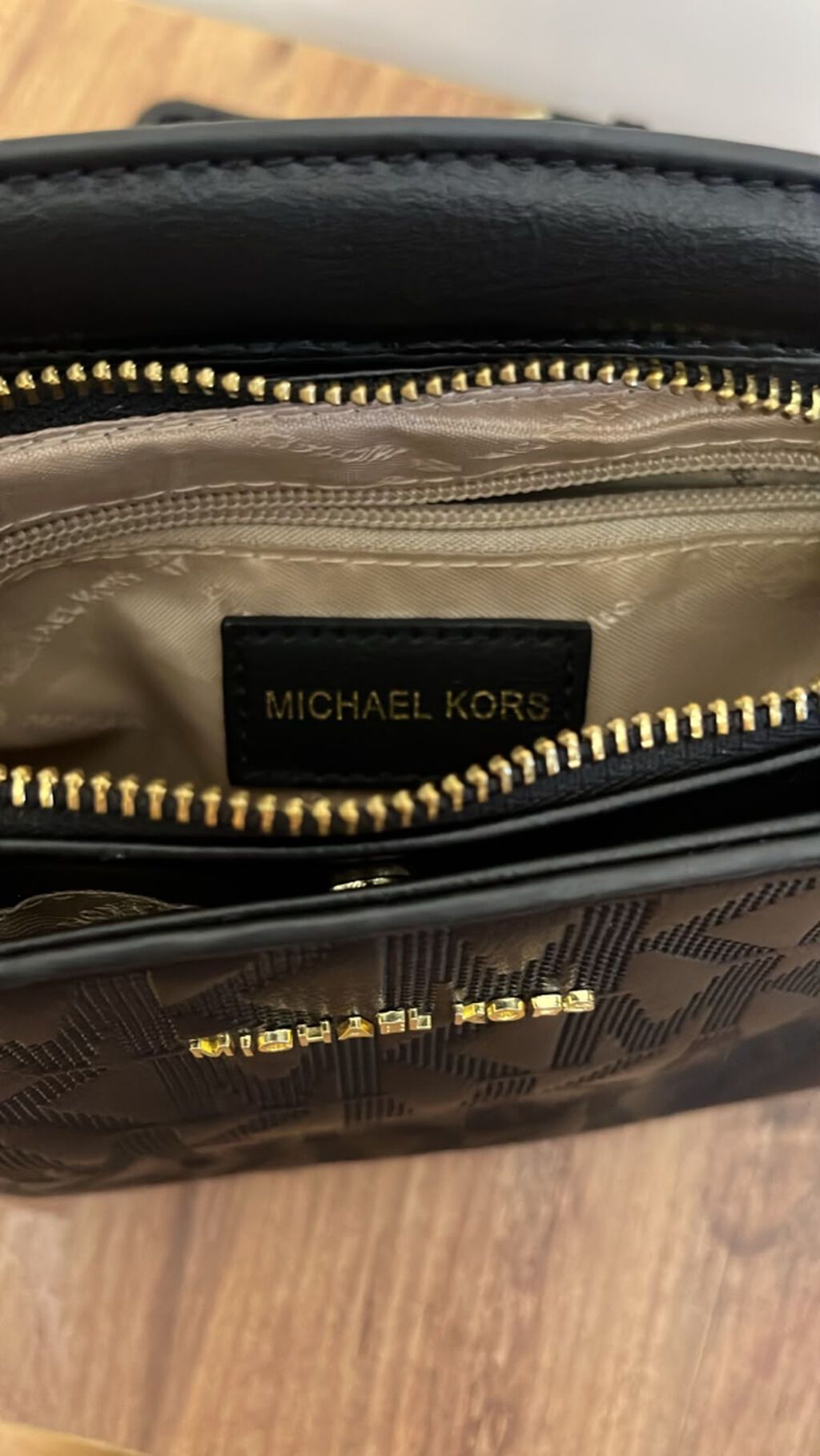 Çanta Michael Kors Çox səliqəli istifadə olunub, əla vəziyyətdədir — Çantalar, çamadanlar, cüzdanlar, Bakı (2)