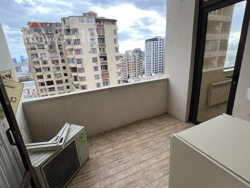 4 otaqlı mənzil, 150 m², Qulu Quliyev — kirayə — Mənzil, Bakı (9)