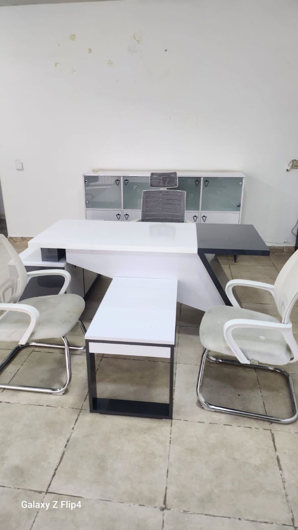 Ofis mebeli satilir ideal veziyyetde. Demek olar iwlenmeyib — Ofis mebeli, Bakı (2)