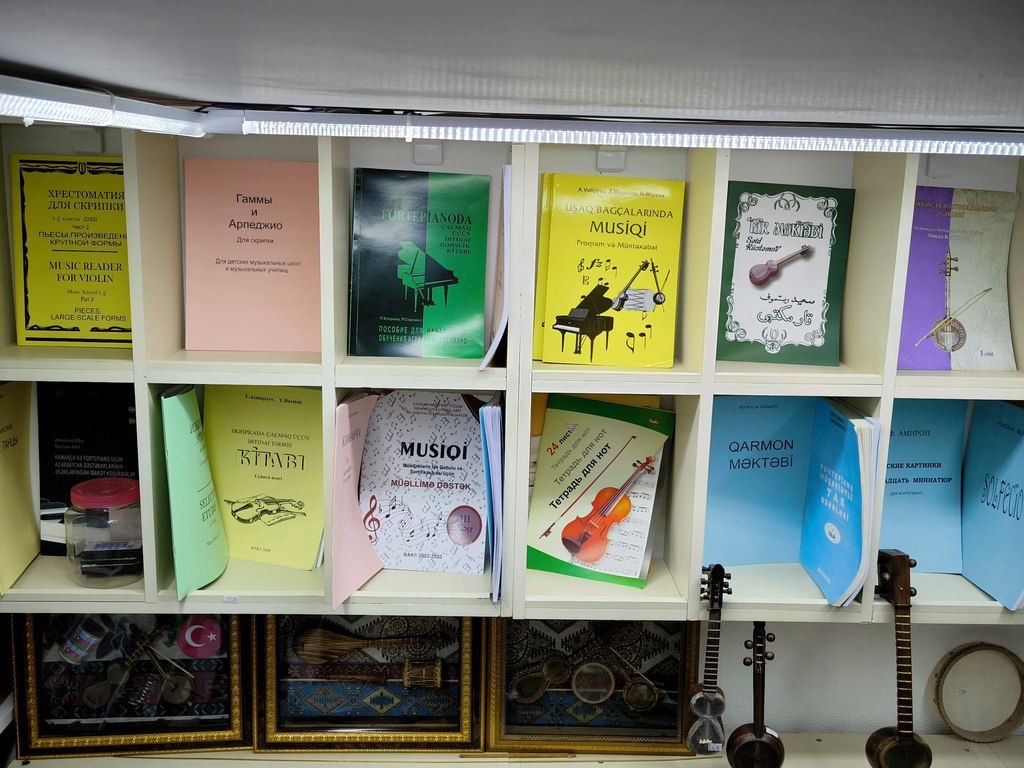 Musiqi kitabı — Musiqiə alətləri, Bakı