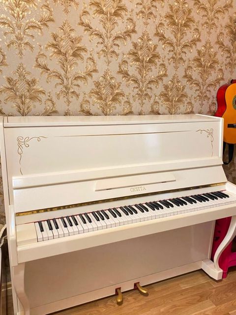 Ağ rəngli şvert pianino – “Сюита” (upright) Xüsusiyyətlər: - Korpus — Gəncə