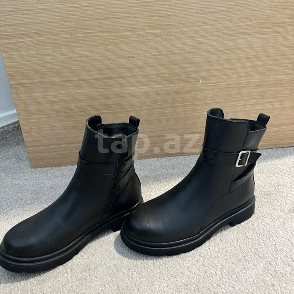 Qadınlar üçün qara qısa çəkmə Geyinilməyib təzədir Razmer düz olmadığı — Avam, Bakı