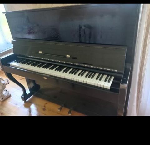 Upright royal piano - Korpus: klassik parlaq qara rəng, möhkəm taxta — Ağdam