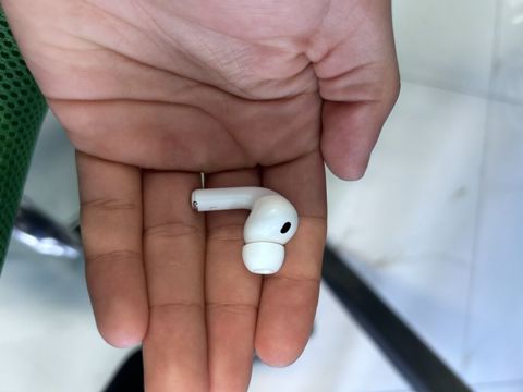 Airpods pro 3 tam iwlekdi sol gulag prablemsizdi sarj gabi da iwleyir — Bakı