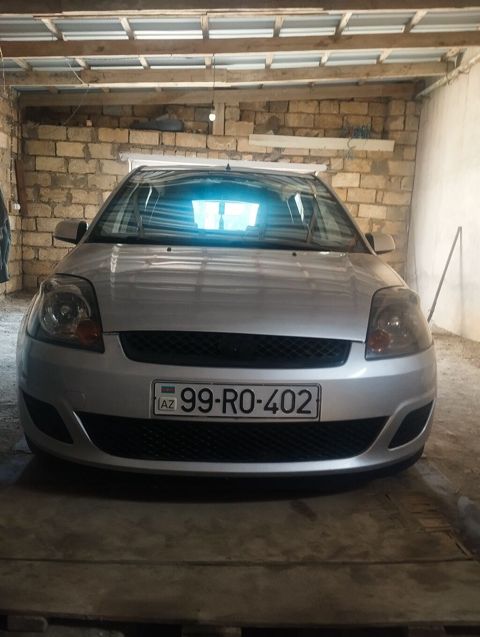 Ford Fiesta: 1.6 l Hetçbek — Novxanı