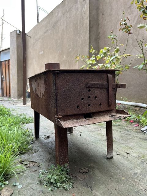 Metal soba satılır. Qalın metaldan hazırlanmış, ayaqlı konstruksiyaya — Mehdiabad