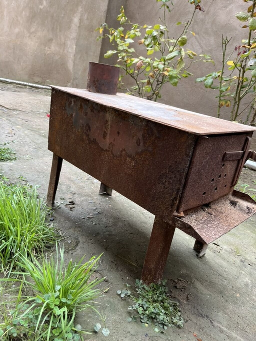Metal soba satılır. Qalın metaldan hazırlanmış, ayaqlı konstruksiyaya — Kaminlər, Mehdiabad (4)