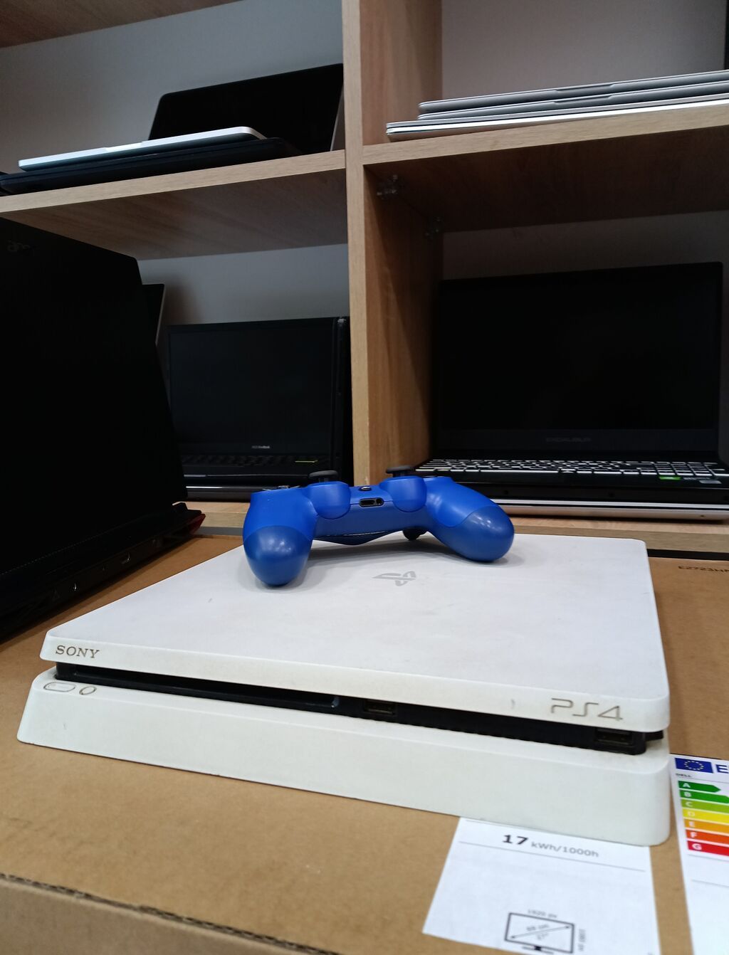 Sony PlayStation 4 Slim (ağ rəng) oyun konsolu - Model: PS4 Slim — Oyun konsolları, Bakı (3)