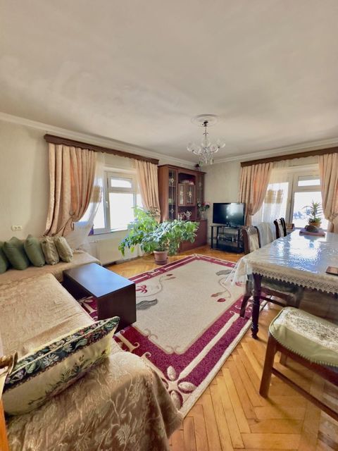 Satılır 2 otaqlı köhnə tikili 60 m² — Bakı