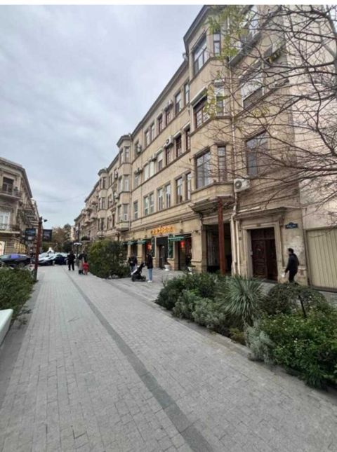 Satılır 1 otaqlı köhnə tikili 55 m² — Bakı