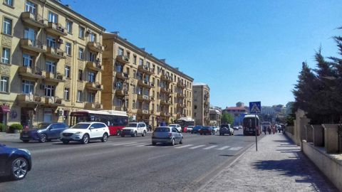 Satılır 3 otaqlı köhnə tikili 80 m² — Apartment