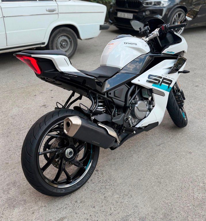 Cfmoto 300 SR-S, 300 sm3, 2024 il, 6 400 km — Motosikletlər, Bakı (4)