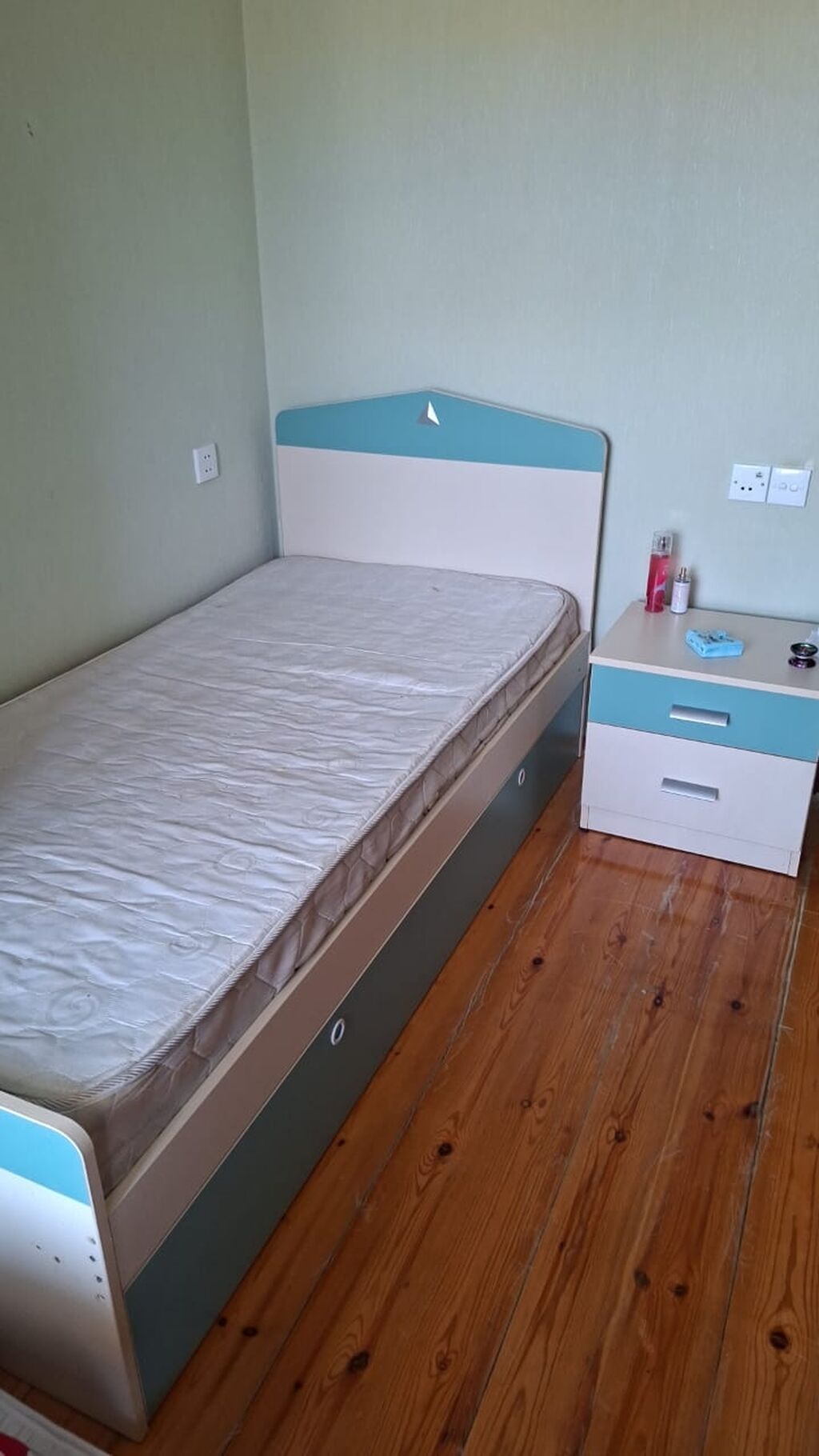 Endirimm. Çarpayı,tumba ilə birlikdə satılır 100 azn.Siyirməlidir və — Mebel, Bakı